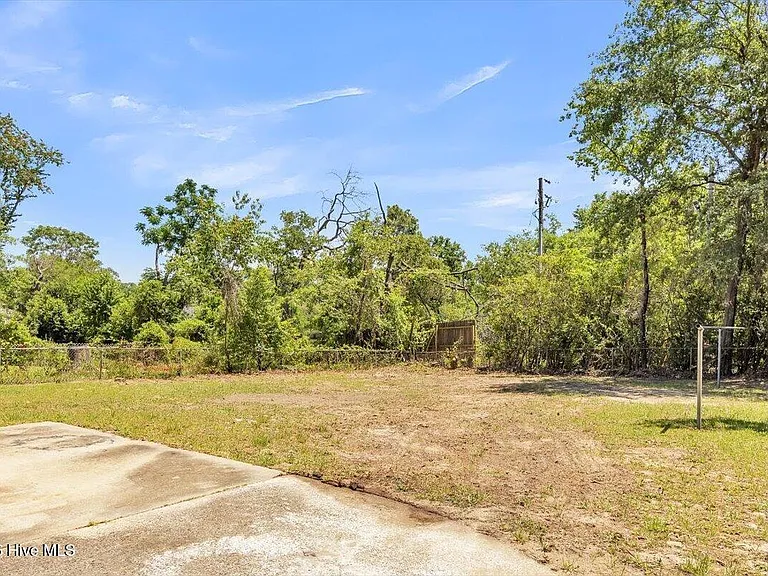 2240 Walden Dr — Photo 17