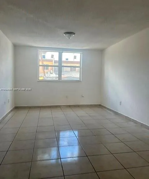 666 W 81st St #103 — Photo 2