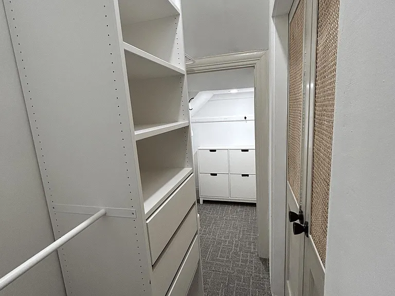 Master Bed (Closet)