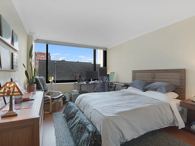 1555 N Sandburg Ter #201 — Photo 14