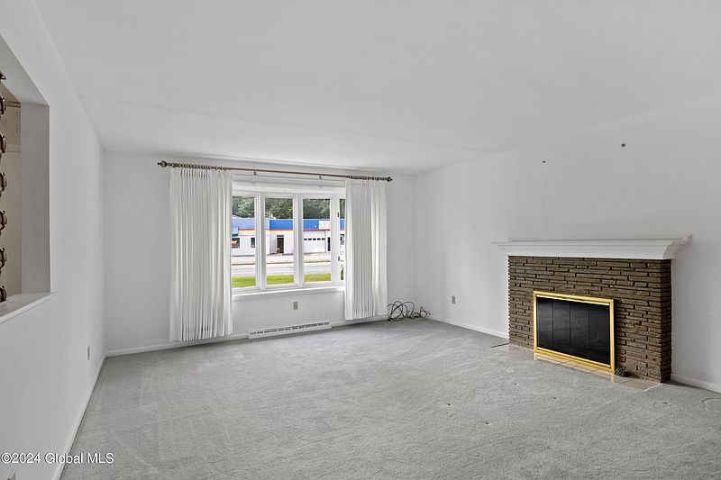 4th image of 603 Saratoga Road