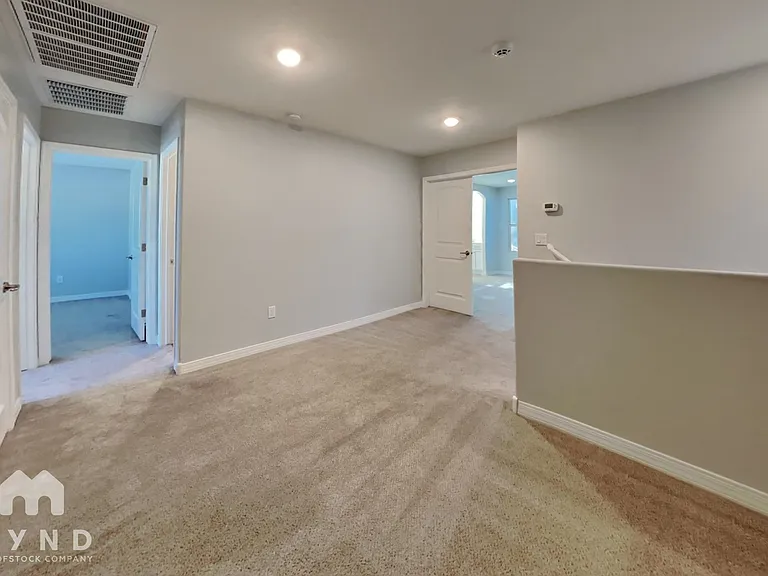 421 N 119th Dr — Photo 5