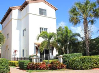 32 NW Chaucer Ln, Boca Raton, FL 33432