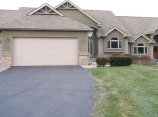 956 Steph Ln, Brighton, MI 48116