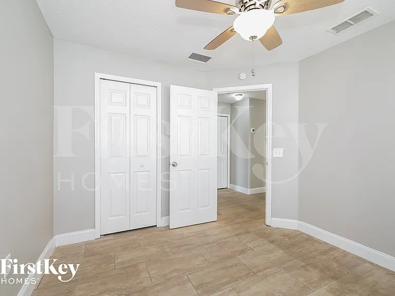 1031 Heron Ct — Photo 10