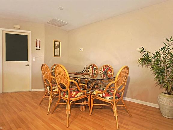 5th image of 203 NE 7th Ave