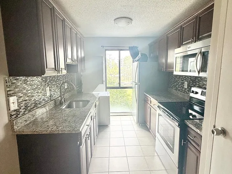 250 S Reynolds St #304 — Photo 9