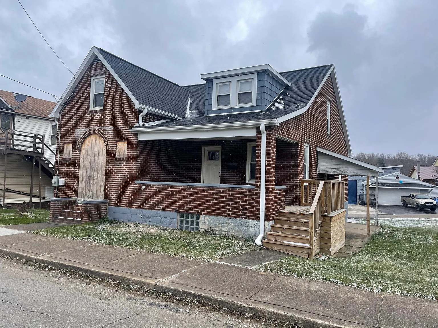 142 River Ave photo 1