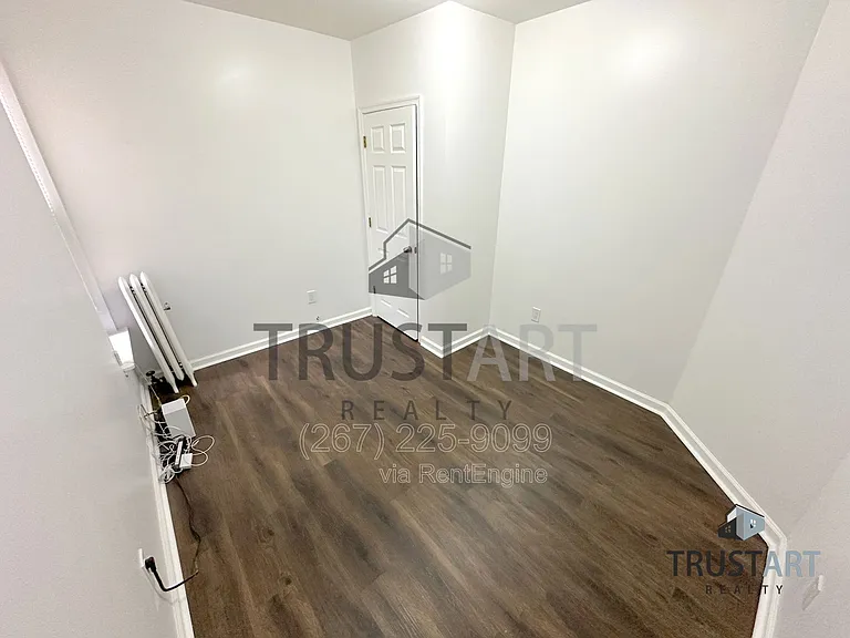 1953 N Hollywood St — Photo 13