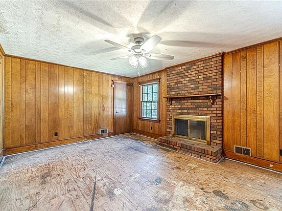 3rd image of 5565 Five Forks Trickum Rd
