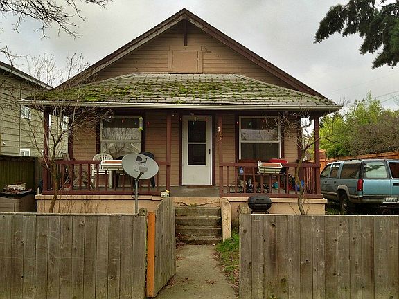 2nd image of 119 10th St SE