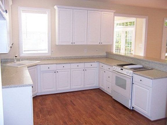 4th image of 910 White Oak Dr