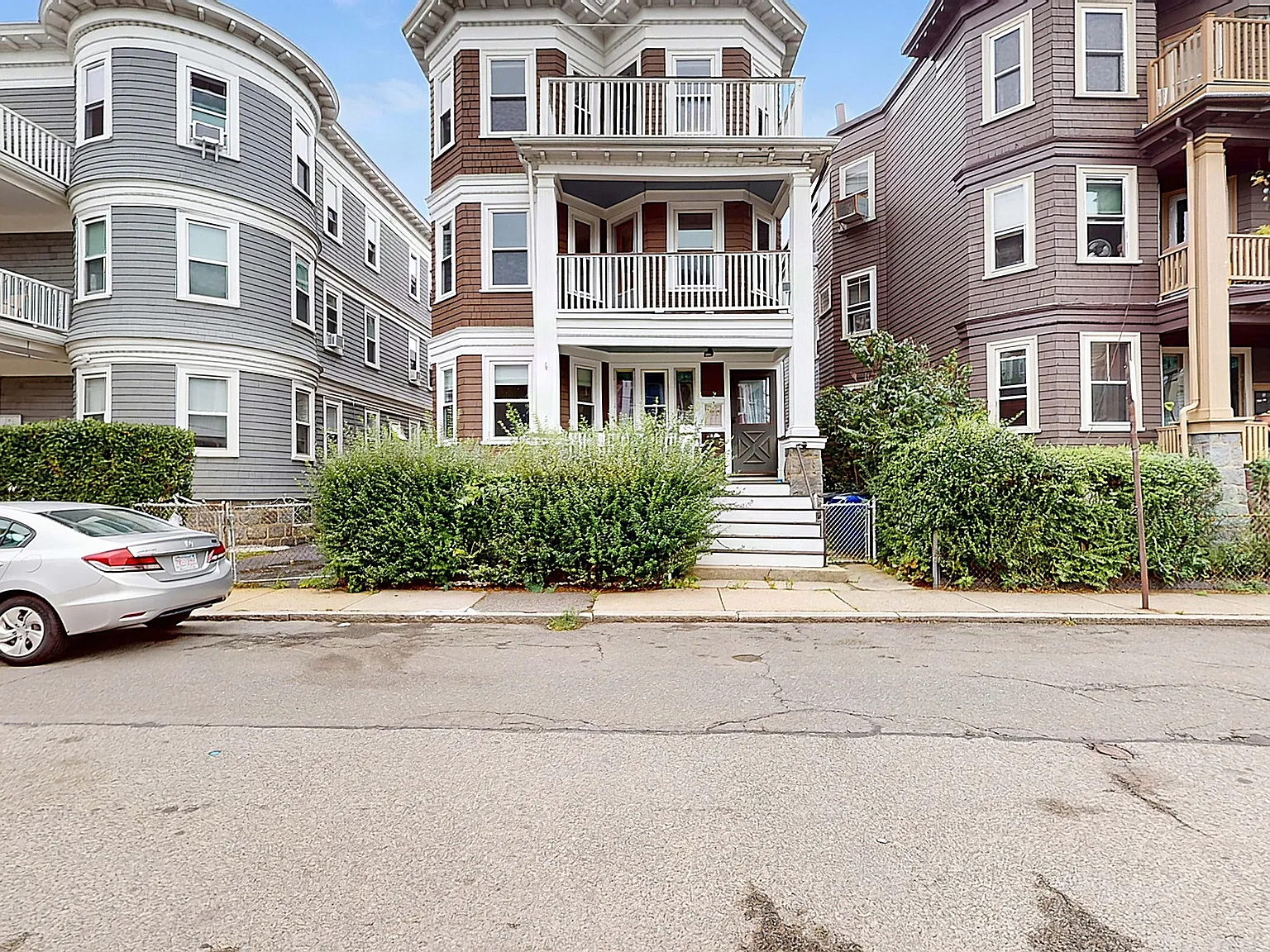 4 bed, 1.0 bath, $4,200 — Photo 1