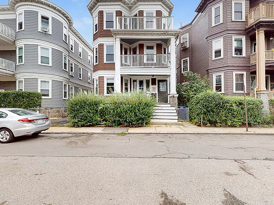 8 Dawes St #1