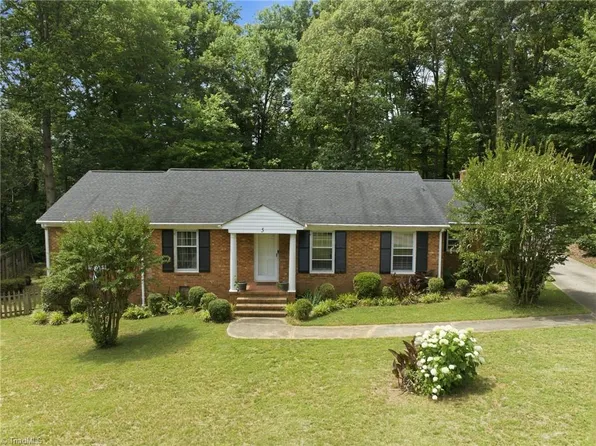5 Leawood Ct, Greensboro, NC 27410