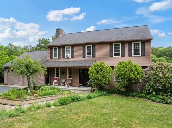 3 Pudding St, Uxbridge, MA 01569