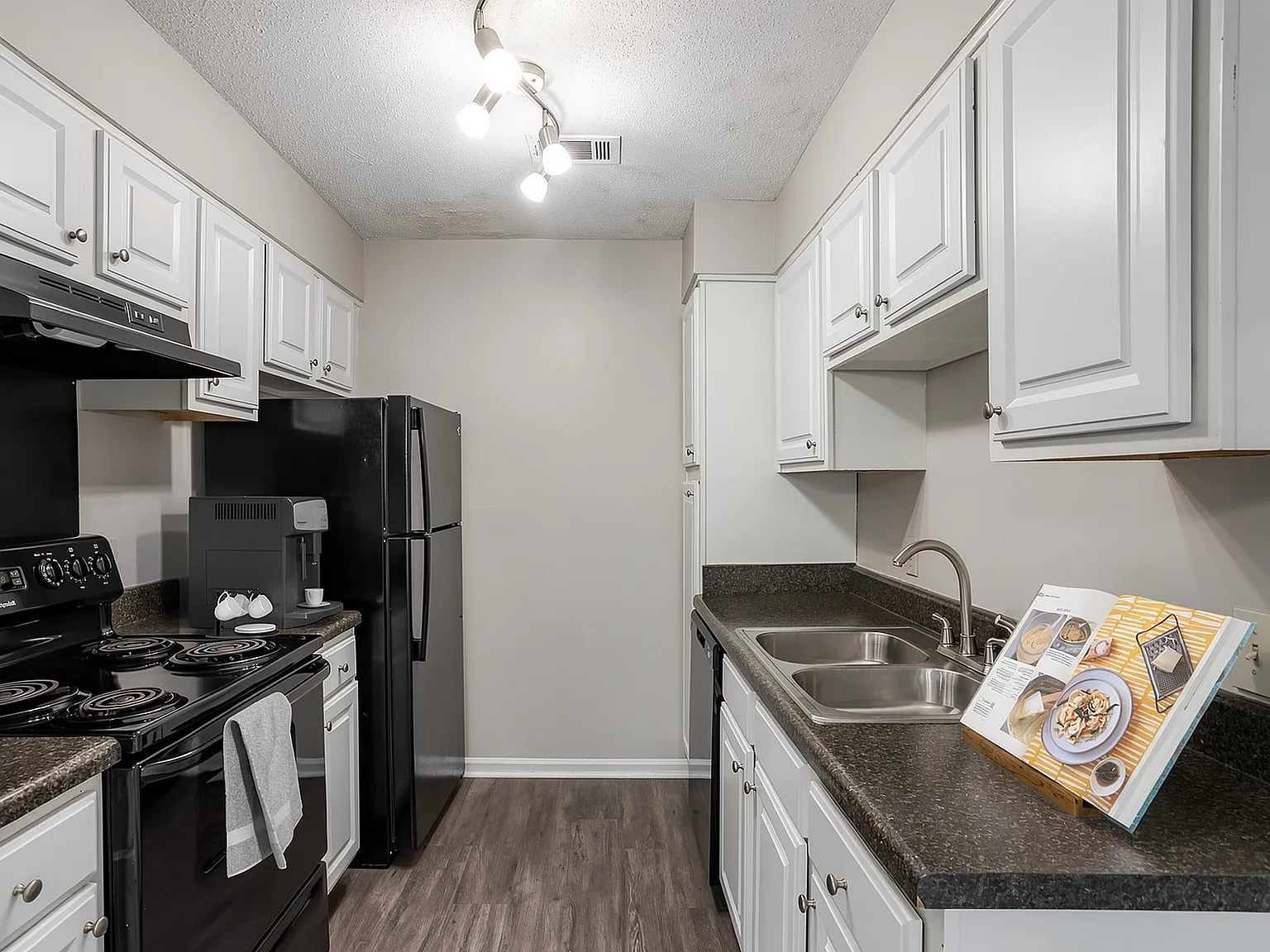 Villages at Spring Hill Apartments — Photo 4