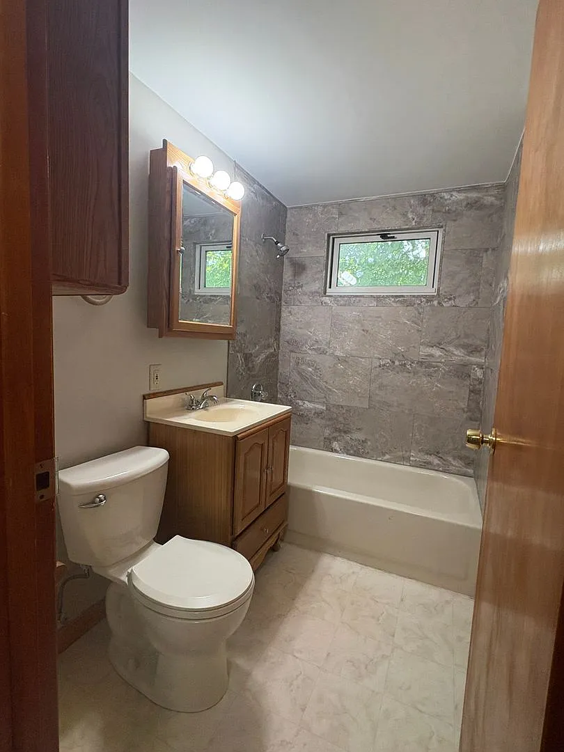 4 Bedroom Single Family — Photo 3