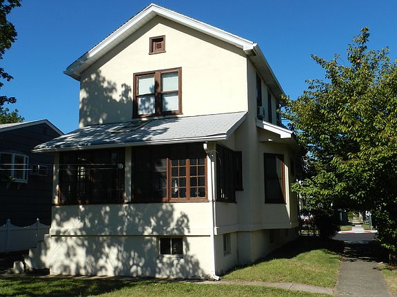 4th image of 152 Valley Brook Ave