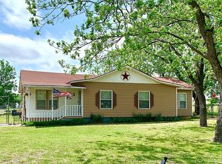 221 Sandra Dr, Azle, TX 76020