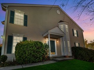 361 Green Mountain Rd, Mahwah, NJ 07430