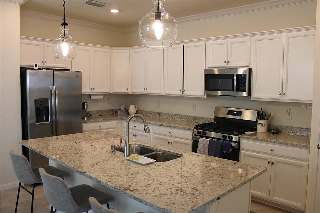 3 bed, 3.0 bath, 1836 sqft, $3,595 — Photo 3