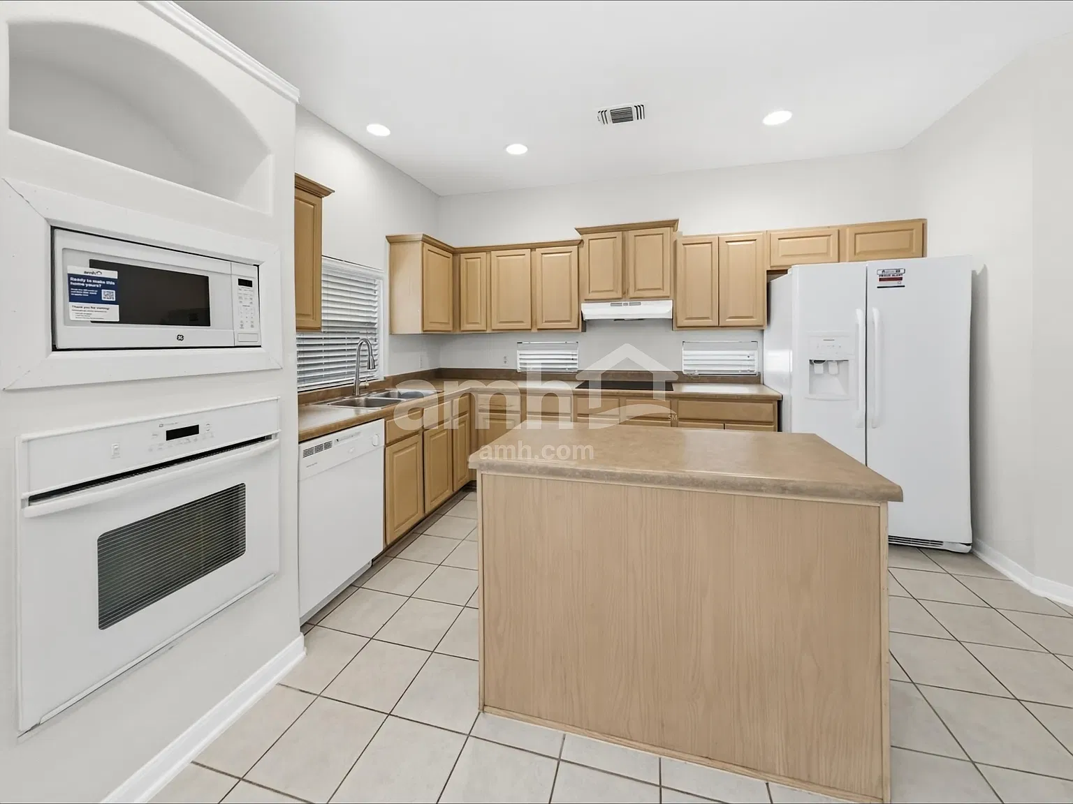3 bed, 2.5 bath, 3021 sqft, $2,525 — Photo 3