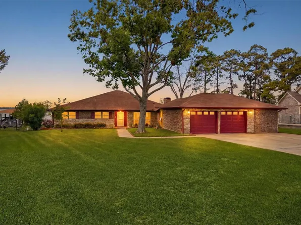 18327 Shoreline Dr, Crosby, TX 77532