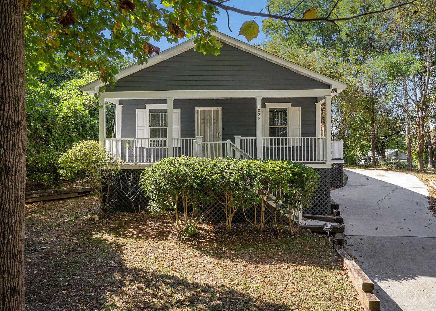 Beautifully Updated 3/1 w/ Large Backyard in Grant Park! — Photo 1