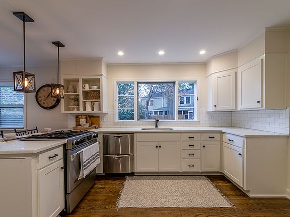 5th image of 2339 W 51st St