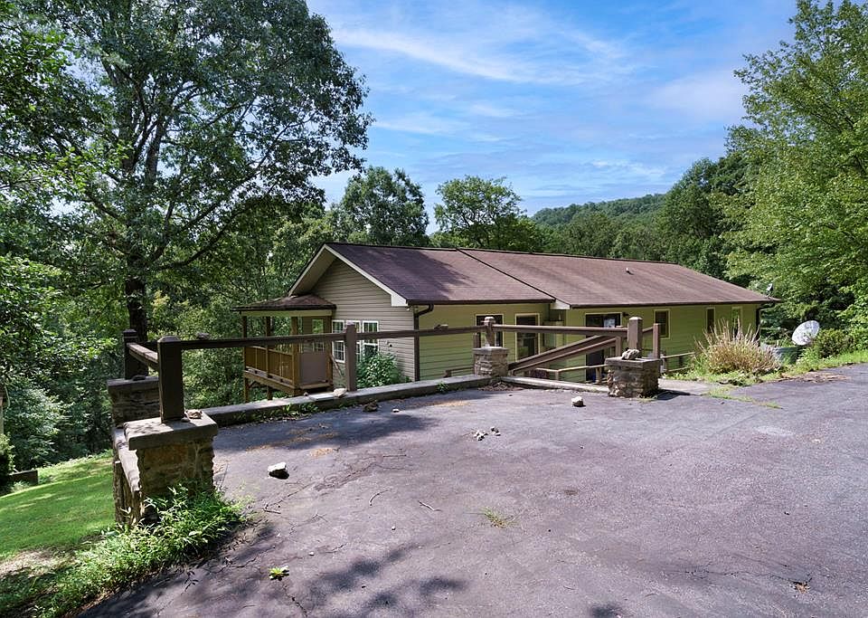 1st image of 488 W Cherry Rd