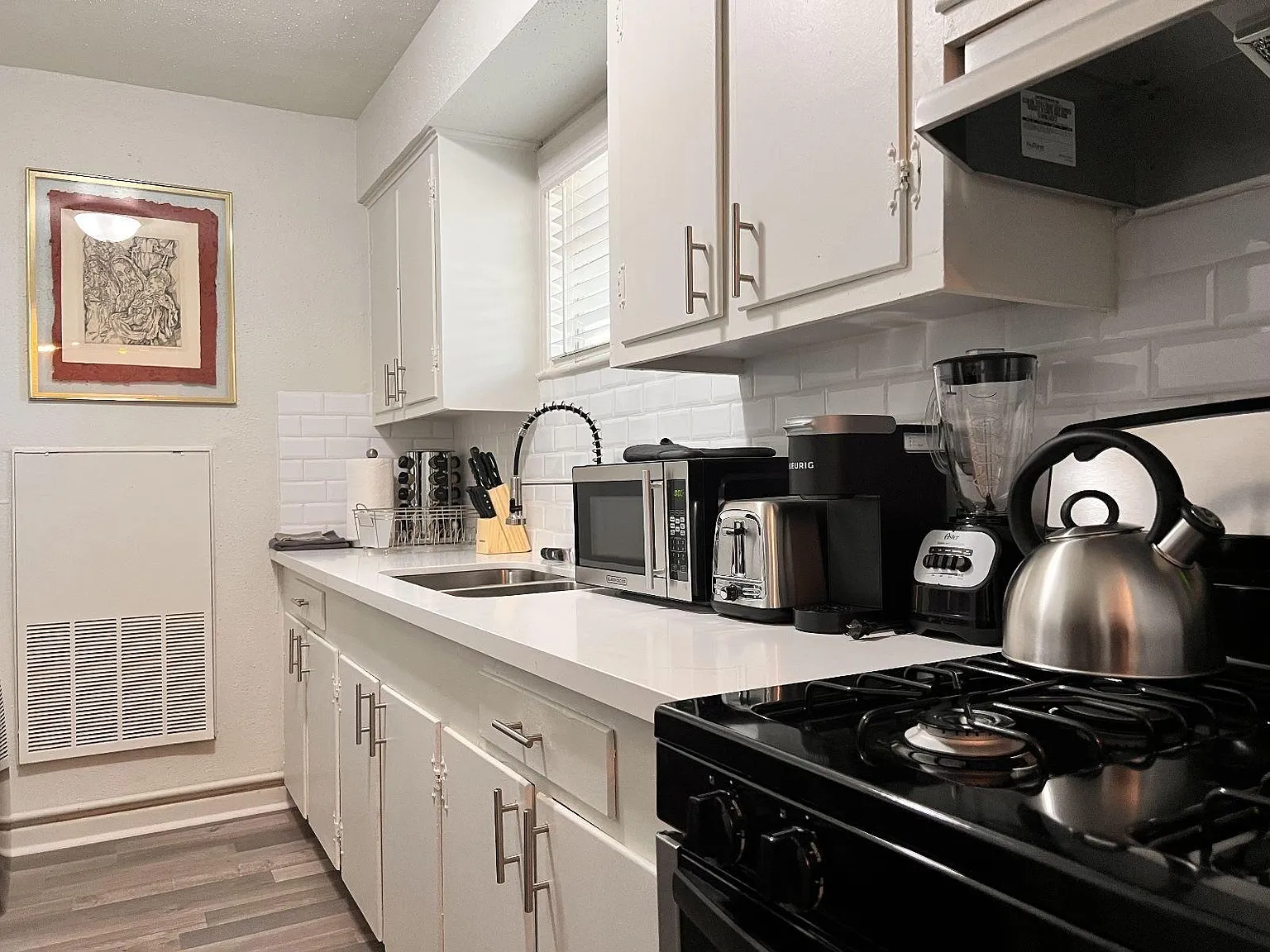 1 bed, 1.0 bath, 150 sqft, $1,350 — Photo 2