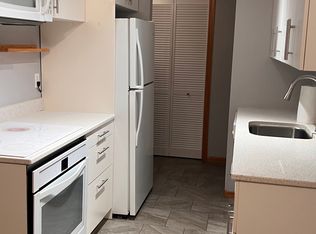 924 Westbrooke Way APT 2, Hopkins, MN 55343