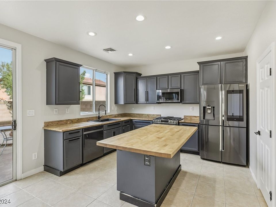 1st image of 1006 Pecos River Ave