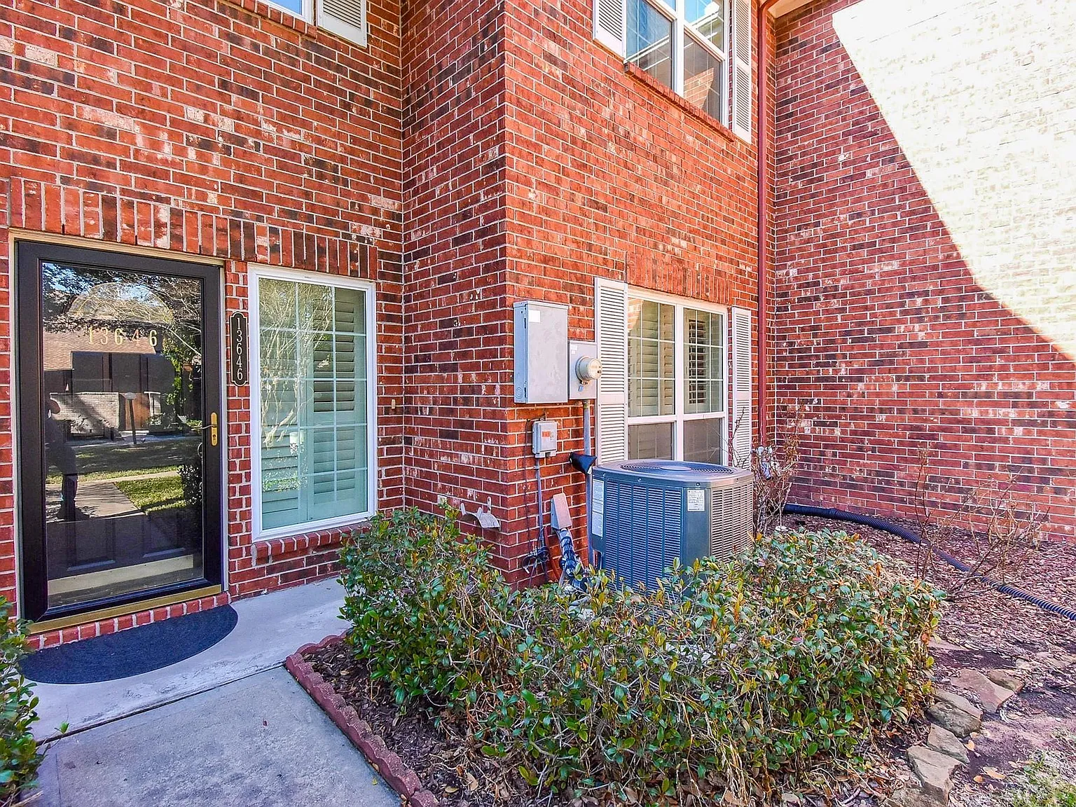 2 bed, 2.5 bath, 1516 sqft, $1,799 — Photo 3