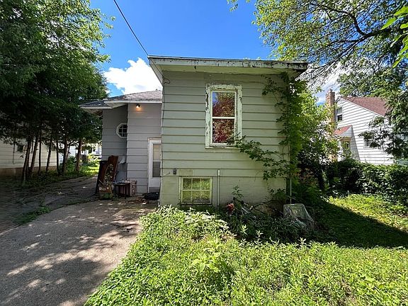 5th image of 244 W Homer St