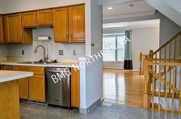 7408 Gadsby Sq — Photo 10