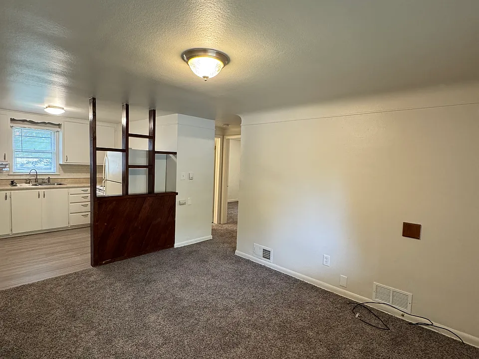 701-709 E Myrtle St #703