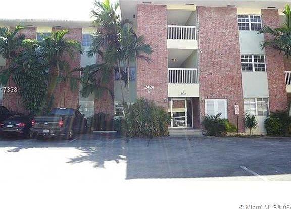 4th image of 2424 SE 17th St APT B302