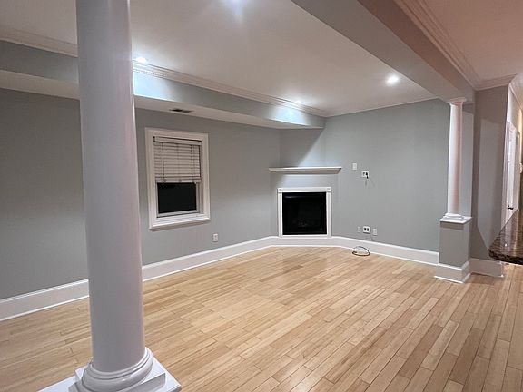 5th image of 28 Beach St #1