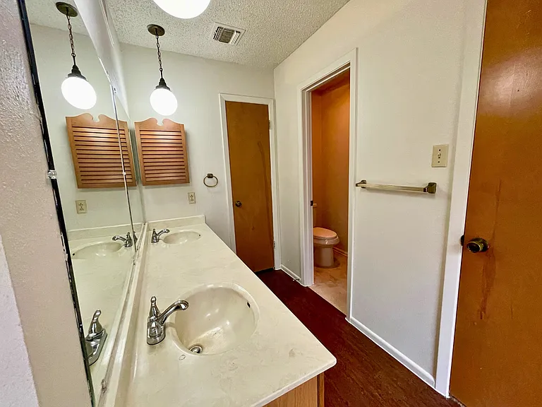 13855 Brook Hollow Blvd — Photo 9