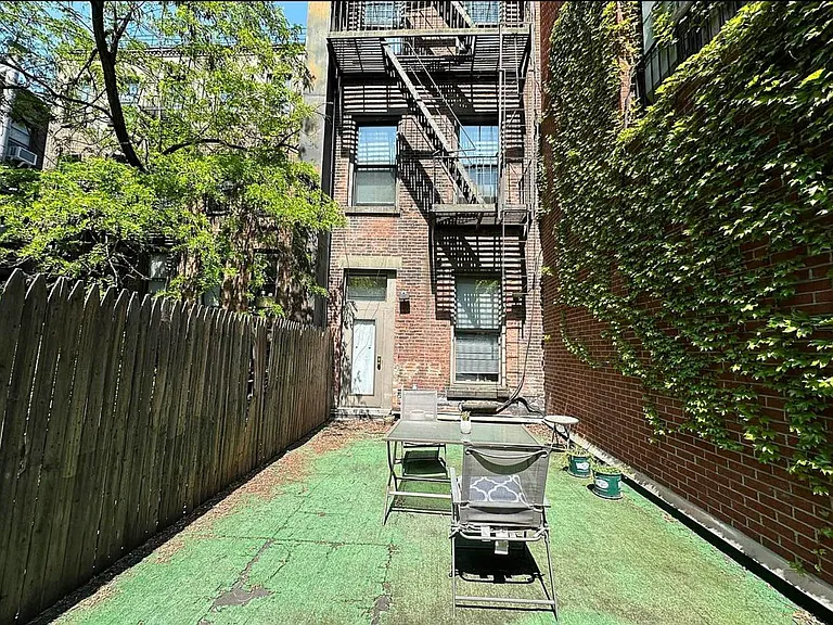368 W 46th St #1R — Photo 2
