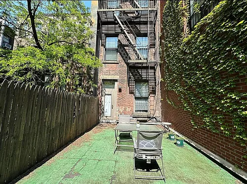 368 W 46th St #1R Photo 1