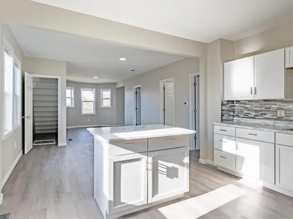 12024 Nagel St, Hamtramck, MI 48212