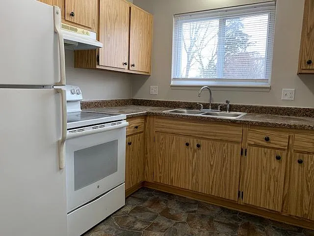 2 bed, 1100 sqft, $1,300 — Photo 4