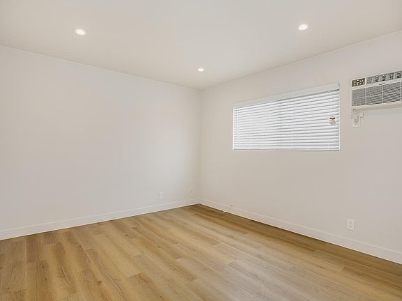 5th image of 346 N Occidental Blvd APT 8
