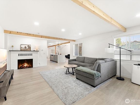 5th image of 409 3rd Avenue SE