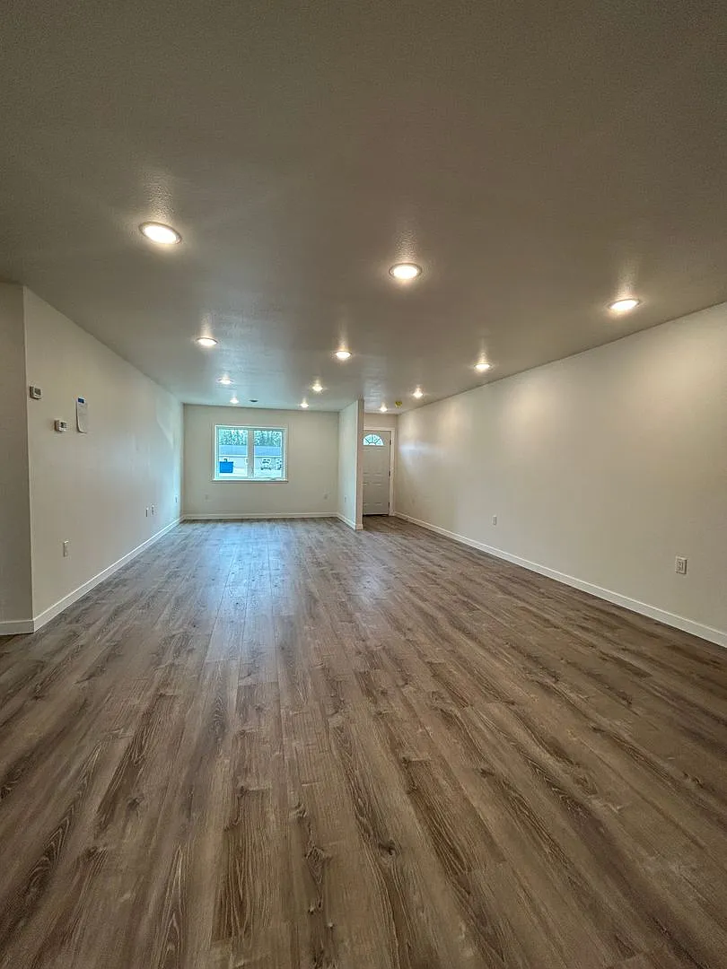 2644 Roseanne Ct — Photo 4