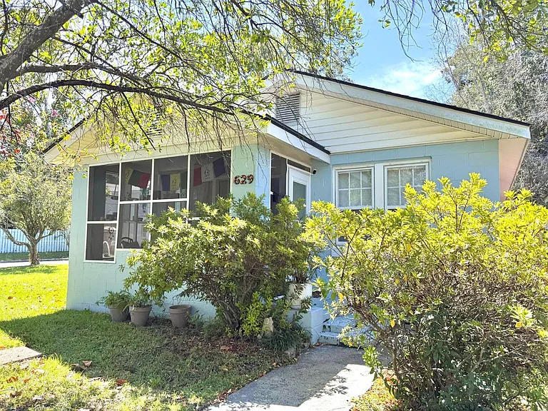 629 E Waldburg St — Photo 13