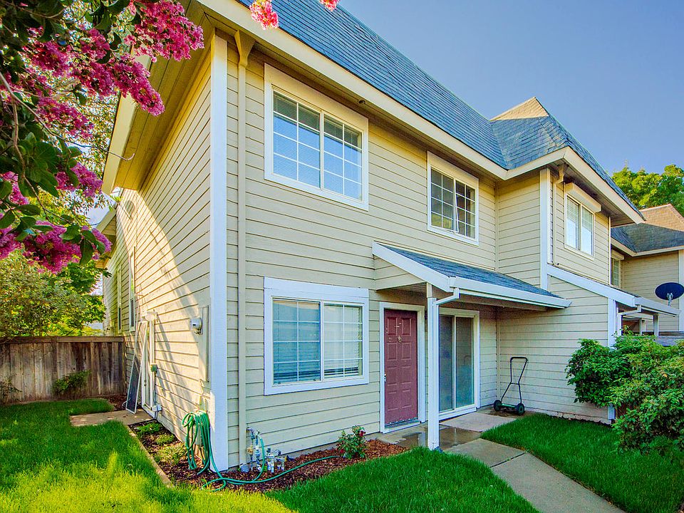 1st image of 3120 Woods Cir